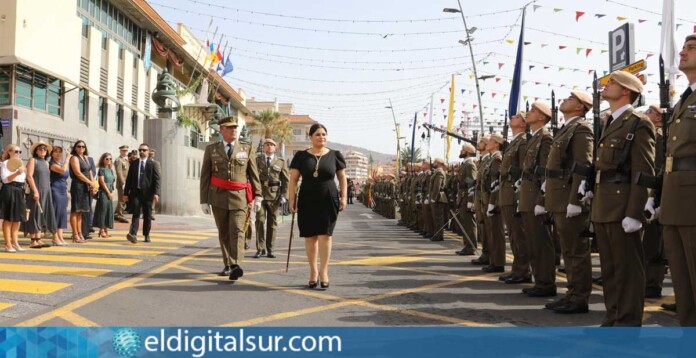 Soldados del Mando de Canarias en uniforme de gala durante los actos en honor a Nuestra Señora la Virgen de Candelaria