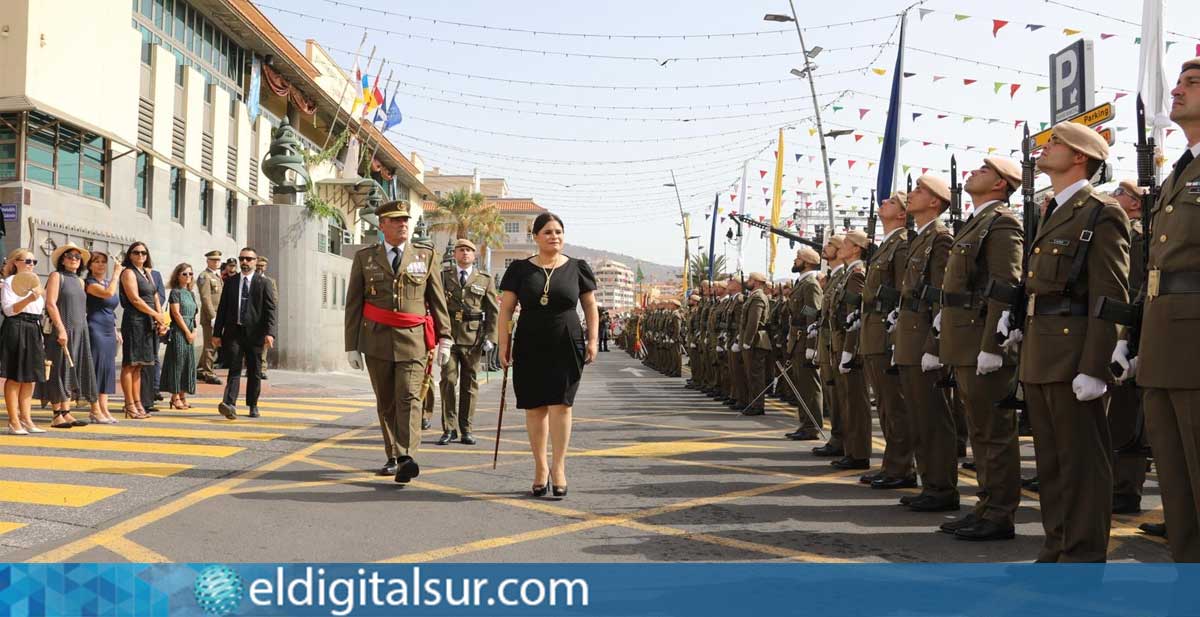 Soldados del Mando de Canarias en uniforme de gala durante los actos en honor a Nuestra Señora la Virgen de Candelaria