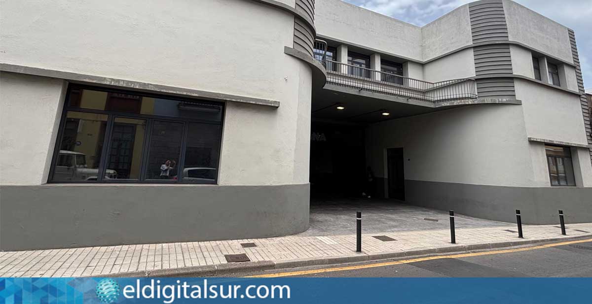 Edificio de las antiguas cocheras en la calle Marqués de Celada , La Laguna