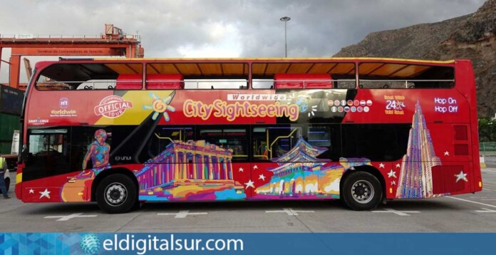 Nuevo servicio de guaguas panorámicas en Santa Cruz, que recorrerá 13 puntos emblemáticos de la ciudad