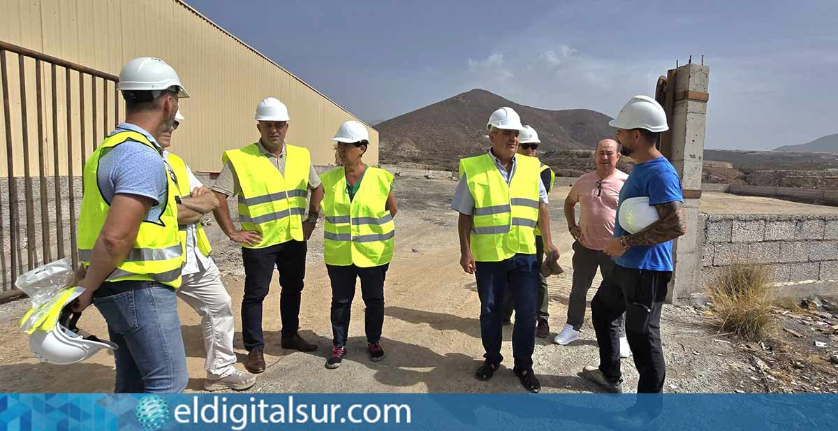 Blanca Pérez, Alejandro Molowny y Arturo González visitan las obras del Punto Limpio de Las Chafiras