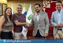Celebración tras la rúbrica del acuerdo