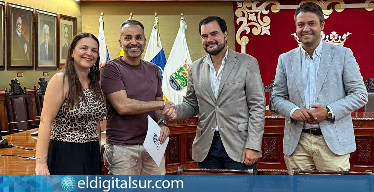 Celebración tras la rúbrica del acuerdo