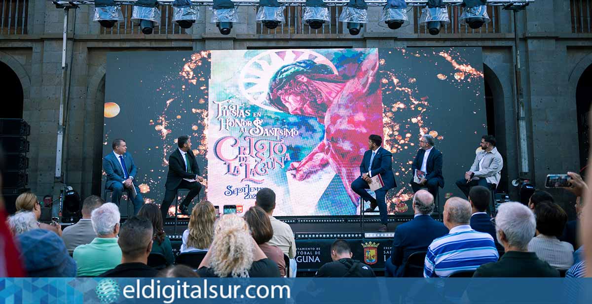 Presentación del programa de las Fiestas del Cristo 2025 en la fachada principal del Ayuntamiento de La Laguna