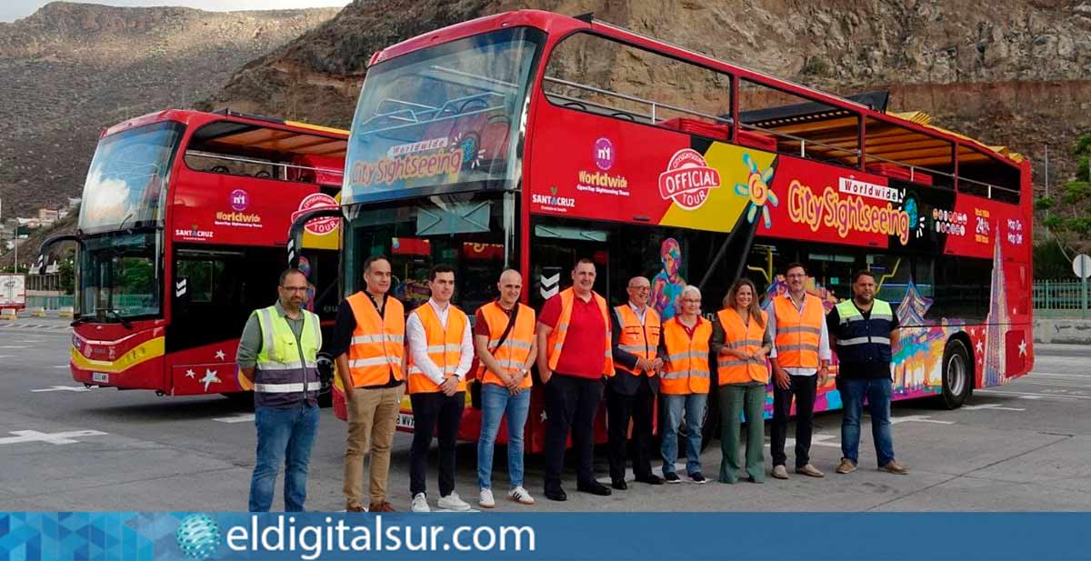 La guagua turística de Santa Cruz permite a los residentes redescubrir la ciudad con 12 paradas y vehículos ECO