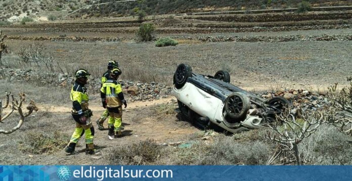 Vuelco de un vehículo en Arona / Bomberos de Tenerife