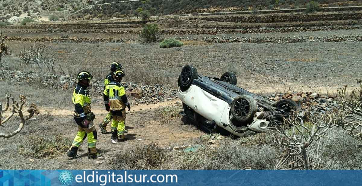 Vuelco de un vehículo en Arona / Bomberos de Tenerife