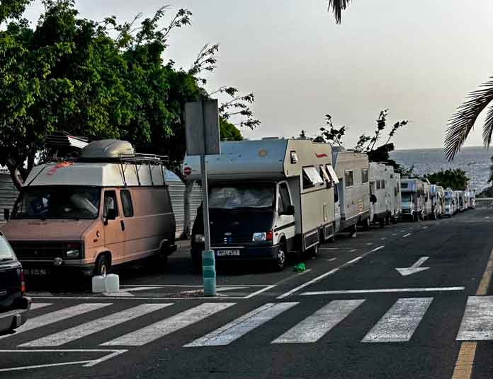El PSOE reclama orden y espacios adecuados en Arona ante el "caos" por las caravanas