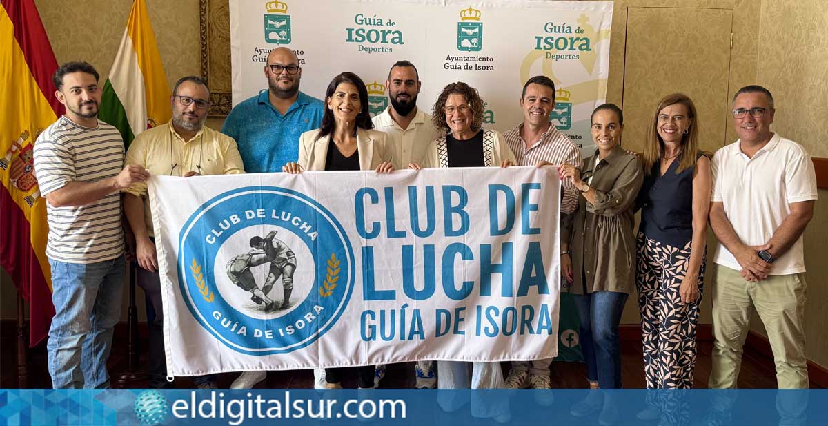 Autoridades locales celebran con el Club de Lucha Guía de Isora el inicio de su primer equipo