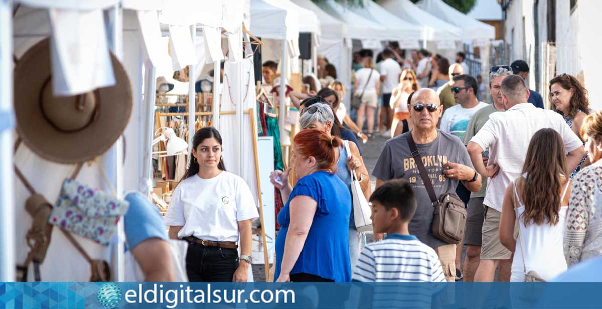 Puestos de artesanía, moda y gastronomía en una edición anterior del festival Vilaflor Late