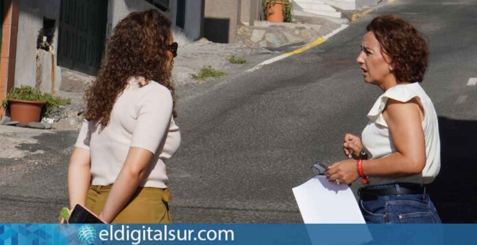 Olivia Delgado, alcaldesa de Arico, y Ariam Álvarez, concejala de Obras y Servicios