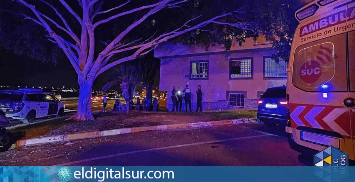 Zona ajardinada en la calle San Sebastián de la Gomera, en El Fraile, donde un niño de dos años cayó desde un tercer piso