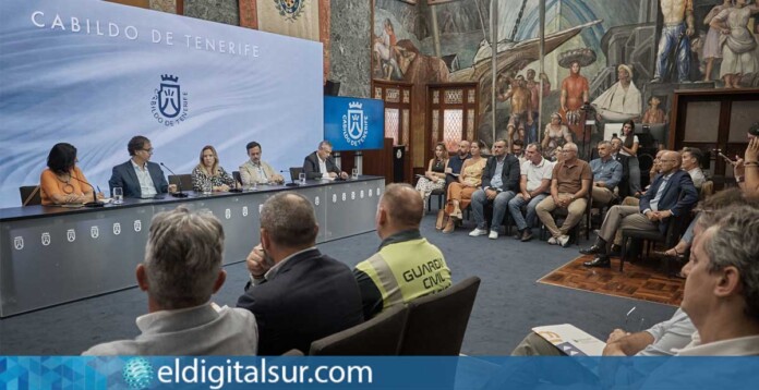 Cabildo-de-Tenerife-090925 Rosa Dávila, presidenta del Cabildo de Tenerife, durante la constitución del equipo redactor del Gran Pacto por la Movilidad en el Salón Noble de la institución