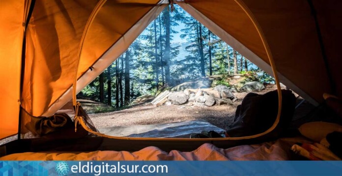 Camping-020925 Campistas internacionales disfrutan del auge del sector en España, con Francia a la cabeza de las reservas en julio y agosto / Foto: Scott Goodwill - Unsplash