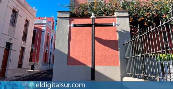 Cruz-de-San-Agustín-Casa-Pisaca-240925 La Cruz de San Agustín junto a la Casa Pisaca