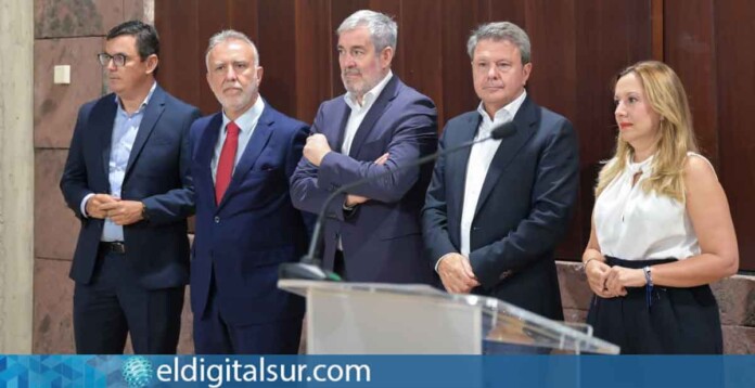 Firma-protocolo-tren-del-sur-tenerife-040925 Pablo Rodríguez, Ángel Víctor Torres, Fernando Clavijo, José Antonio Santano y Rosa Dávila durante la rueda de prensa tras la firma del protocolo que garantiza la financiación del tren en la isla / EDS