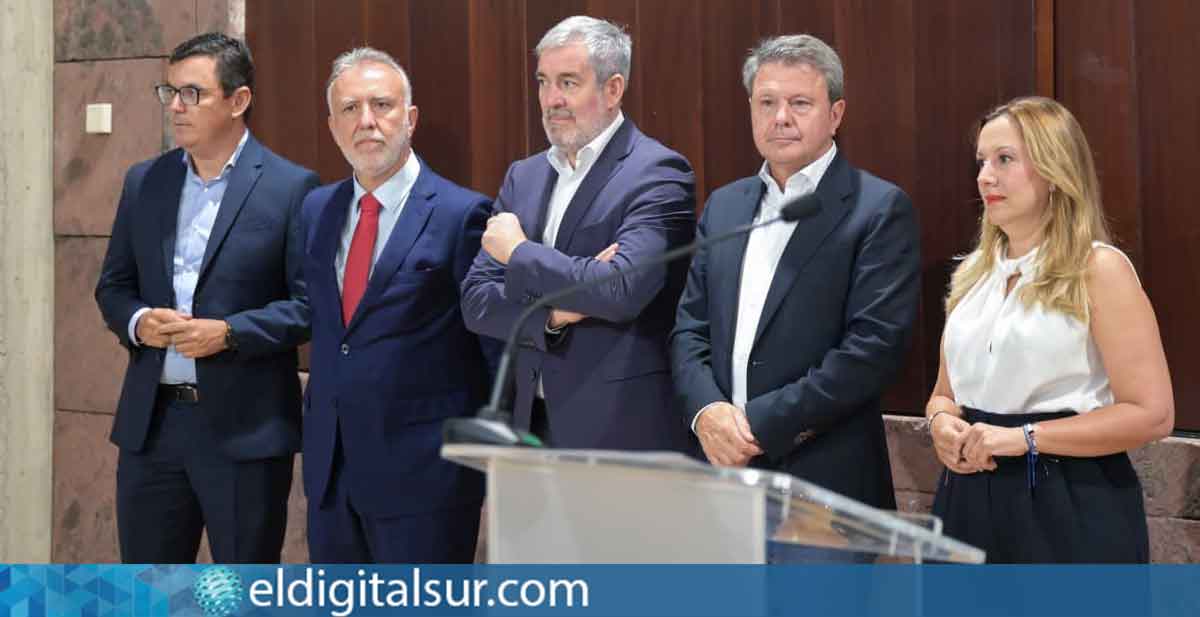 Pablo Rodríguez, Ángel Víctor Torres, Fernando Clavijo, José Antonio Santano y Rosa Dávila durante la rueda de prensa tras la firma del protocolo que garantiza la financiación del tren en la isla / EDS