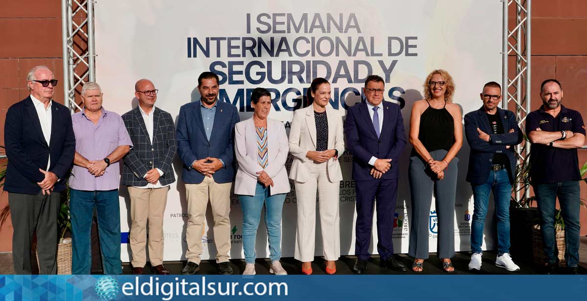 La alcaldesa Fátima Lemes y autoridades durante la inauguración de la I Semana Internacional de Seguridad y Emergencias en Arona