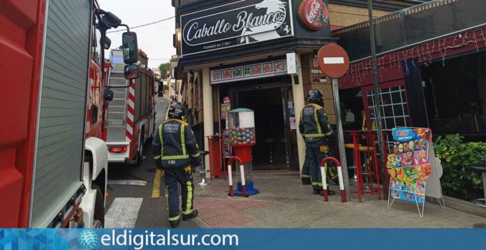 Bomberos de Tenerife sofocaron el fuego declarado en la cocina de un restaurante en La Matanza