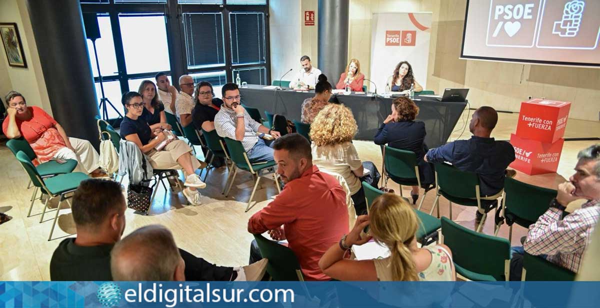 Reunión del PSOE de Tenerife con alcaldes, portavoces y representantes insulares para coordinar la agenda política