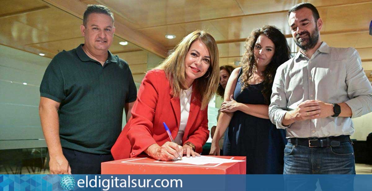 José Julián Mena, Tamara Raya, Jennifer Miranda y Aarón Afonso durante la firma de la declaración conjunta