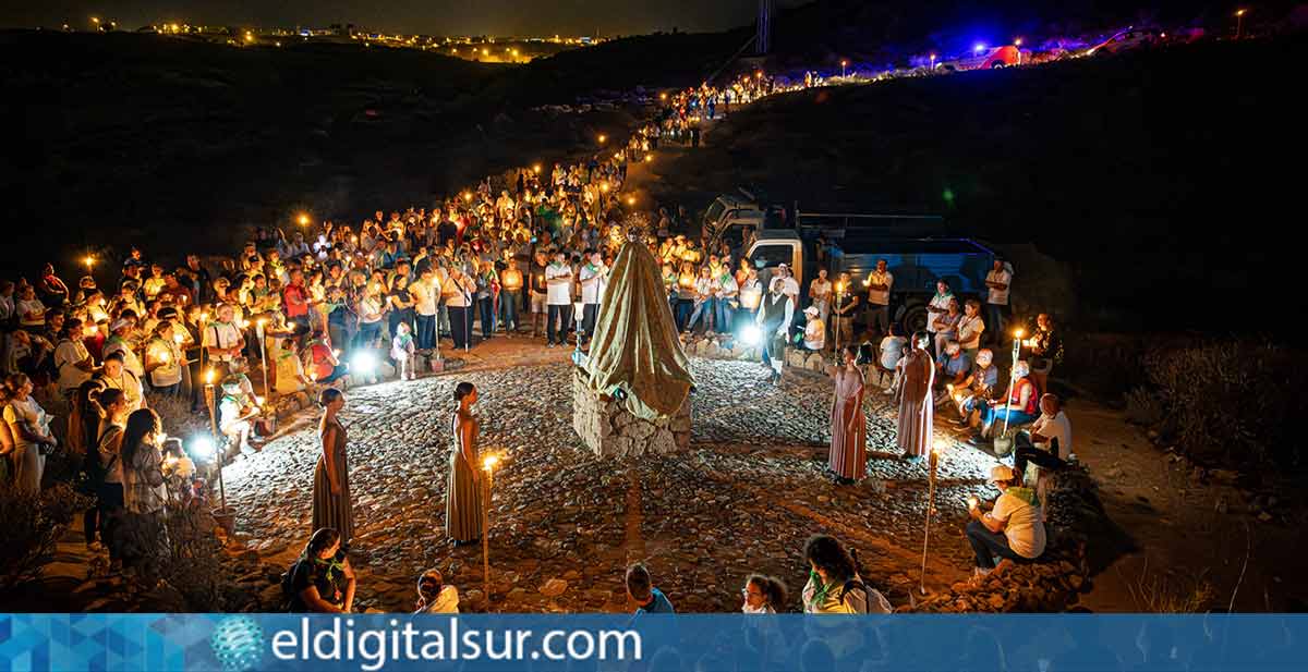 Cientos de personas acompañan a la Virgen de la Encarnación durante la IV Visita Lustral