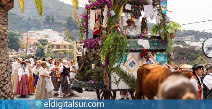Carretas engalanadas y bueyes participan en la Romería de San José