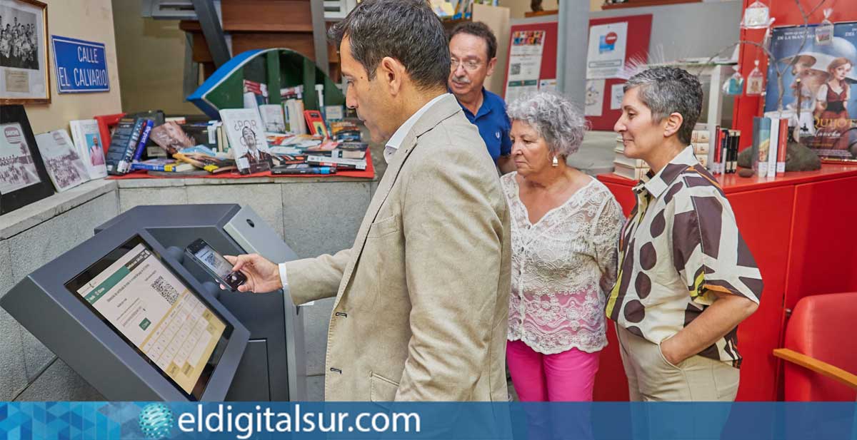 Terminal de tributos de atención automatizada instalado en la Biblioteca Municipal de Vilaflor de Chasna