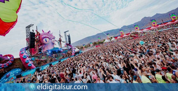 elrow-040925 Foto de archivo elrow Tenerife XXL 2024. Escenario principal: El Triángulo de las Rowmudas.