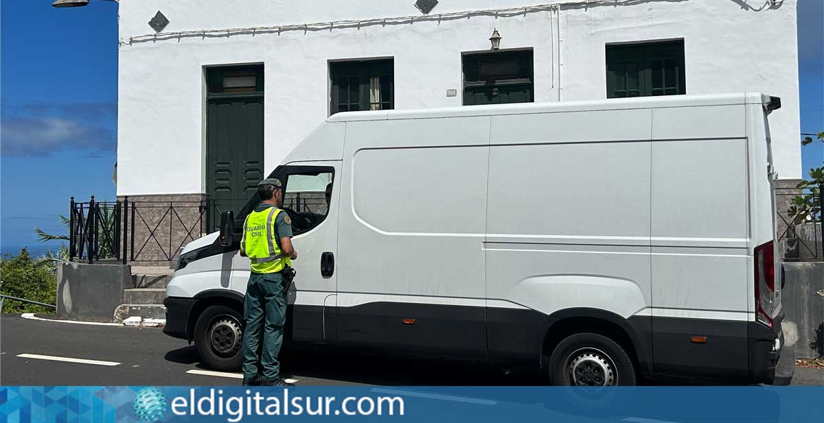 Agentes de la Guardia Civil realizan controles en Tenerife