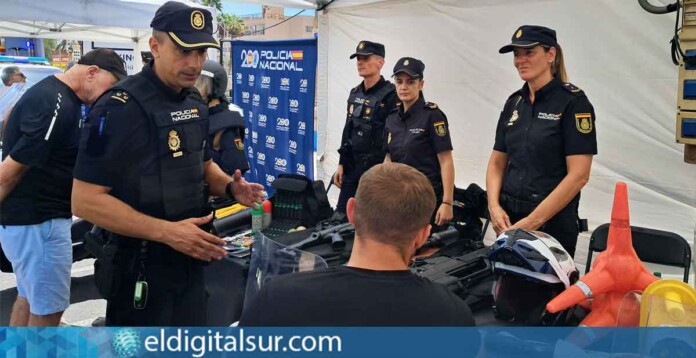 policia-nacional-250925 Agentes de la Policía Nacional durante la I Semana Internacional de Seguridad y Emergencias celebrada en Arona