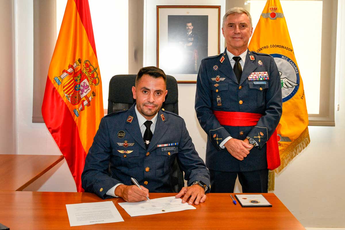 De izquierda a derecha: Comandante Velázquez y General Ballesta / Ministerio de Defensa