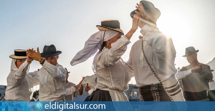 Arona-en-tradiciones-08105 El folclore llenó las calles del casco histórico de Arona con música y baile tradicional