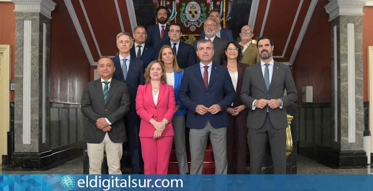 Asistentes a la reunión del CAPECC celebrada en la Subdelegación del Gobierno en Santa Cruz de Tenerife