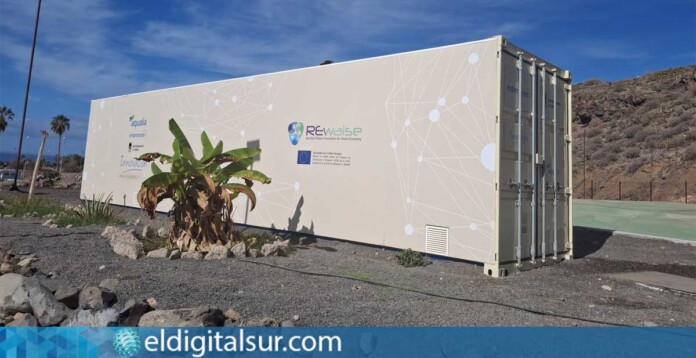 Container MIDES: Módulo de desalinización microbiana de Aqualia, desarrollado en el Centro WAVE de Adeje