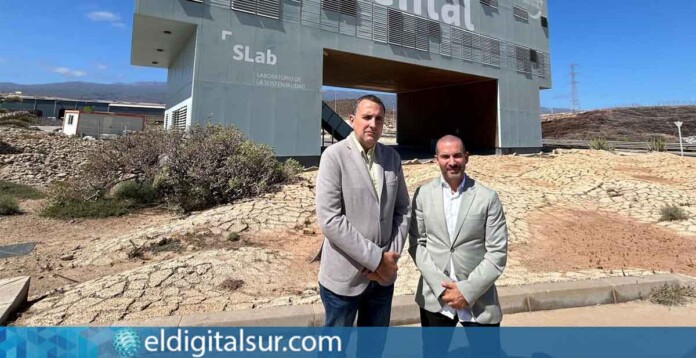 David González Montañez y Jacobo Rodríguez Sicilia durante su visita al Complejo Ambiental de Tenerife en Arico