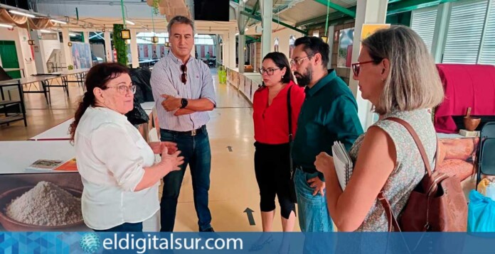 Representantes del sector primario durante el encuentro en el Mercado del Agricultor de Granadilla de Abona