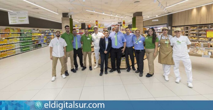 Grupo de empleados de HiperDino