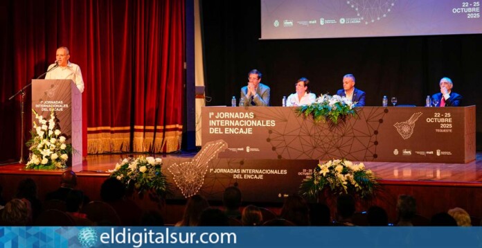 Efraín Medina durante la inauguración de las I Jornadas Internacionales del Encaje en Tenerife