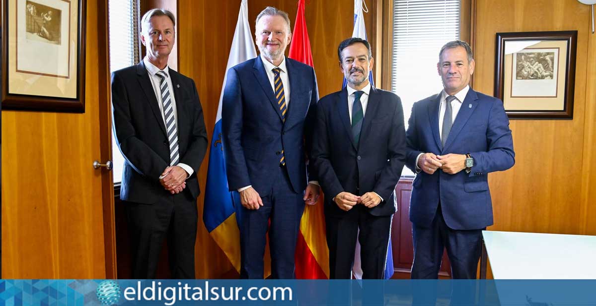 Lars Andersen, embajador de Noruega, junto a Lope Afonso, Pedro González y Erik Lehmann durante su visita al Cabildo de Tenerife