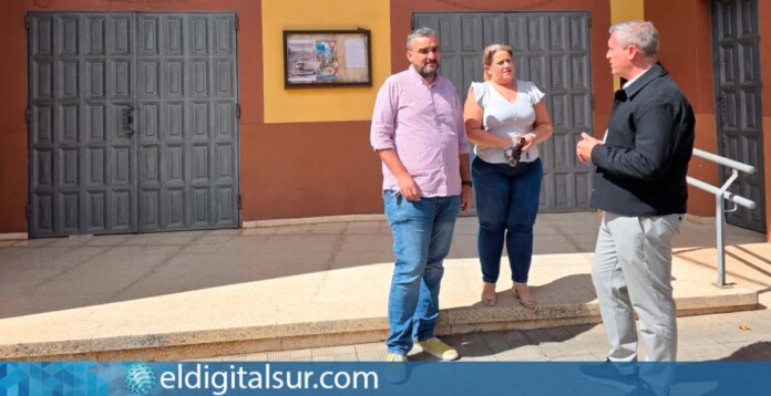 Fran Hernández durante la visita al Centro Ciudadano de San Bartolomé tras las mejoras de seguridad y accesibilidad