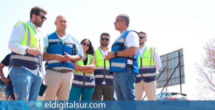 El alcalde José Domingo Regalado y el concejal Marcos Antonio Rodríguez destacan la modernización de la red de agua en la franja costera de Granadilla de Abona