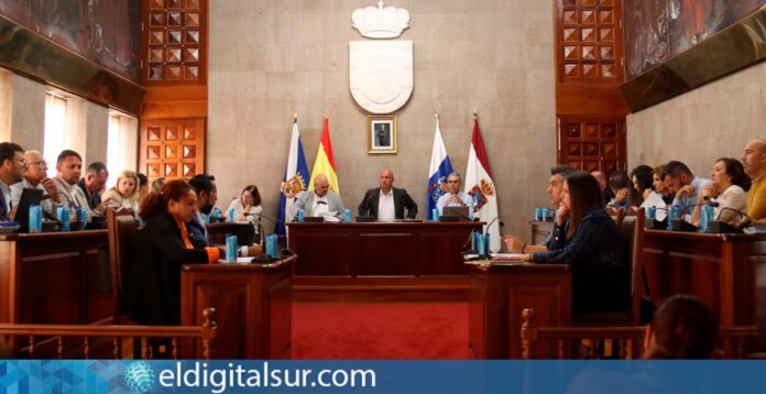 El pleno del Ayuntamiento de Granadilla de Abona aprueba conceder la Insignia de Oro del municipio a los tres profesionales
