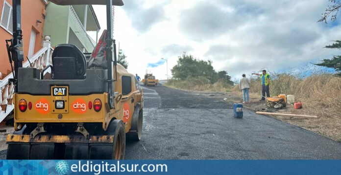 Inicio de los trabajos de repavimentación en calle Las Higueras