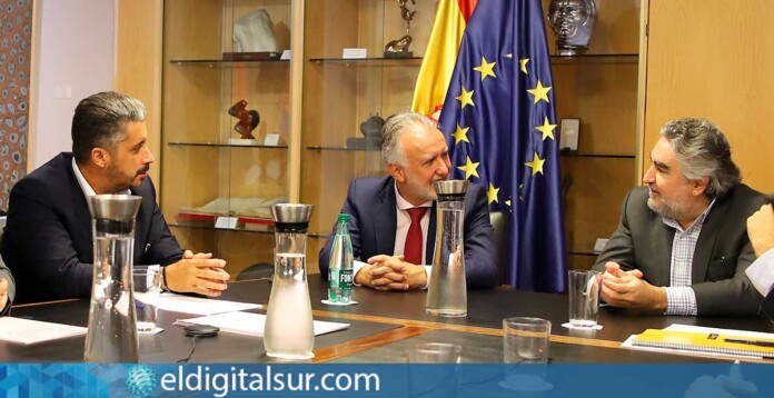Reunión-CSD-en-Madrid-La-Laguna-081025 El alcalde Luis Yeray Gutiérrez junto al presidente del CSD, José Manuel Rodríguez Uribes, y el ministro Ángel Víctor Torres