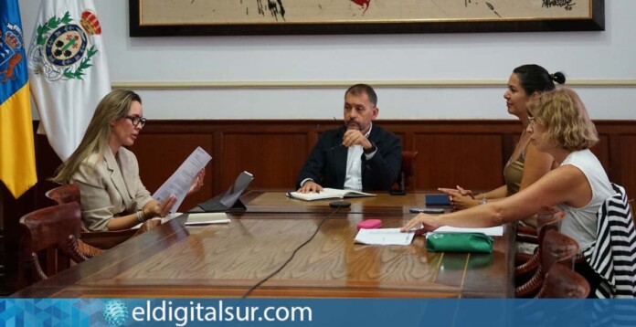 Reunión del Ayuntamiento de Santa Cruz de Tenerife con la Subdirección de Transportes del Gobierno de Canarias