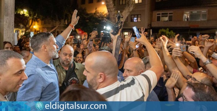 Santiago Abascal, recibido por miles de personas en Las Palmas de Gran Canaria