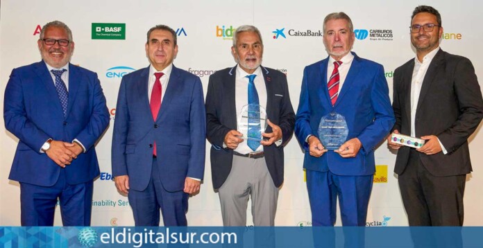 El alcalde José Miguel Rodríguez Fraga recibe el premio “Sustainability Actions 2025” junto a representantes de Entemanser y Aqualia