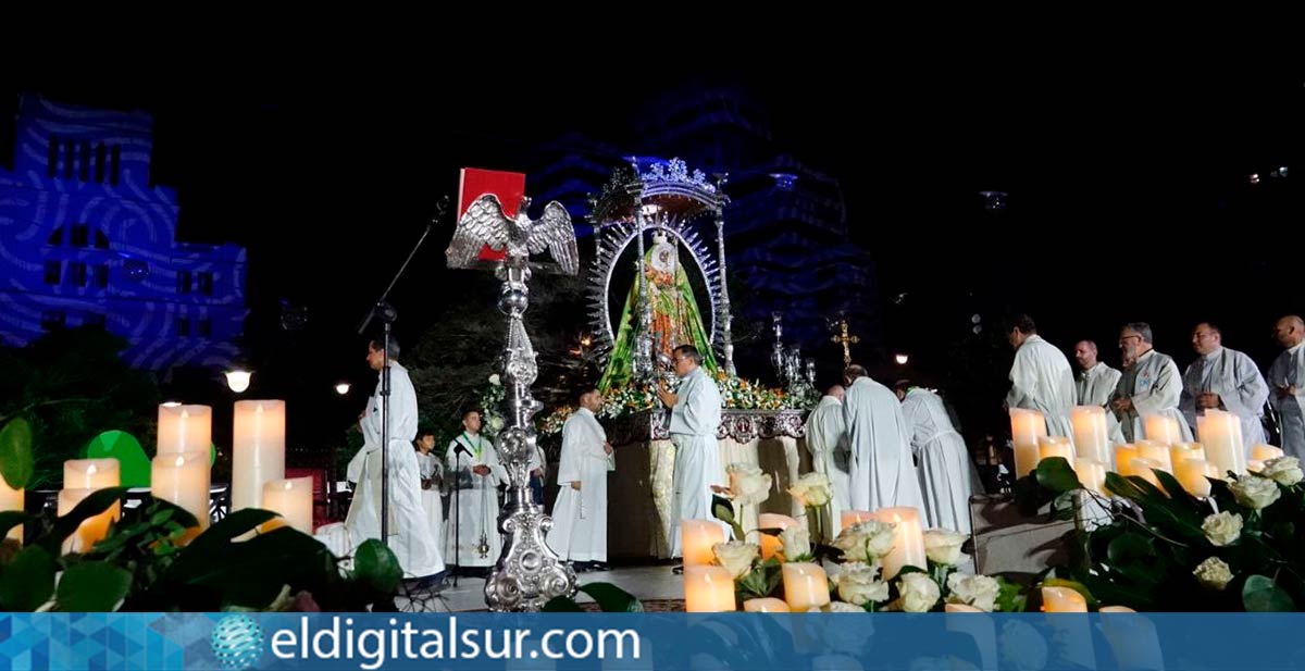 Virgen-de-Candelaria-en-Santa-Cruz-de-Tenerife-231025 Virgen de Candelaria en su recorrido por Santa Cruz