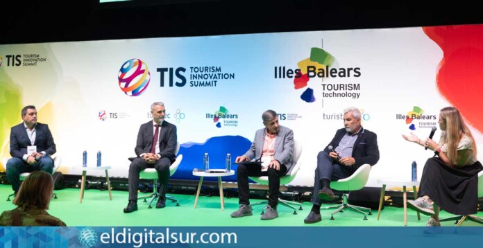 José Miguel Rodríguez Fraga, alcalde de Adeje y presidente de la AMTC en el Tourism Innovation Global Summit en Sevilla / EDS
